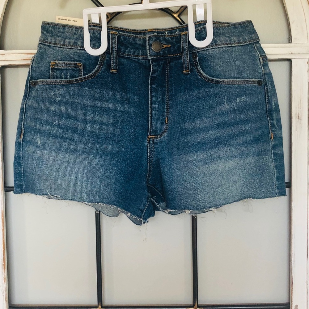 NEW Universal Thread Highrise Shortie Jean…